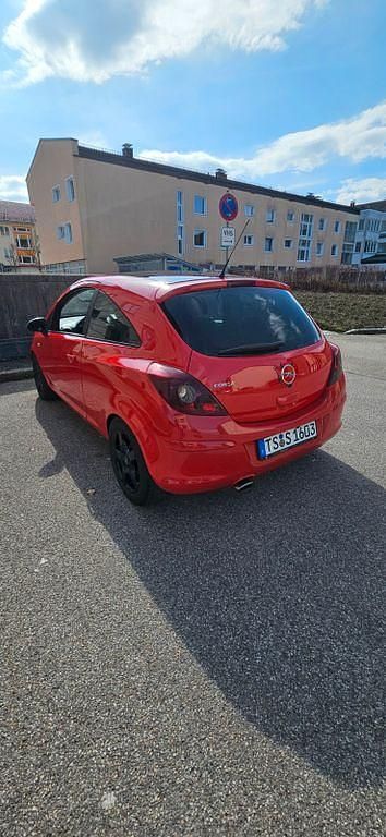 Gebraucht Opel Corsa Color Edition 80 PS (58 kW) 2009 Rot Kleinwagen