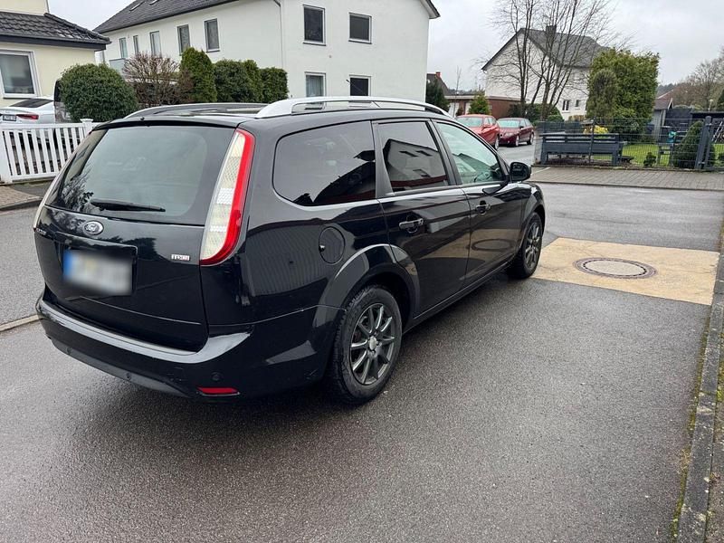Gebraucht Ford Focus Titanium 109 PS (80 kW) 2010 Schwarz Kombi