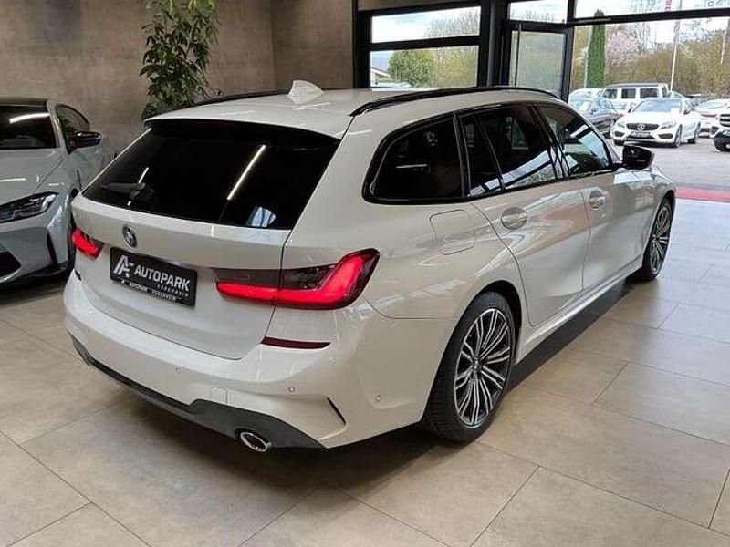 Gebraucht BMW 330e M Sport 252 PS (185 kW) 2021 Weiß Kombi