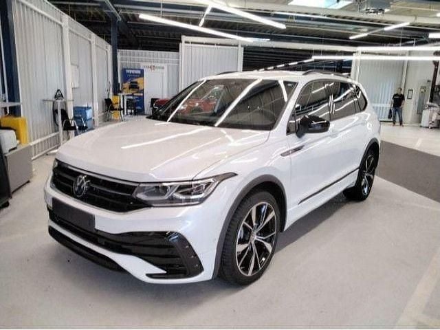 Oryxweiß perlmutteffekt/oryxwe Gebraucht 2025 VW Tiguan Allspace R-line SUV | 42.980 € (Guter Preis) - Bild 1/4