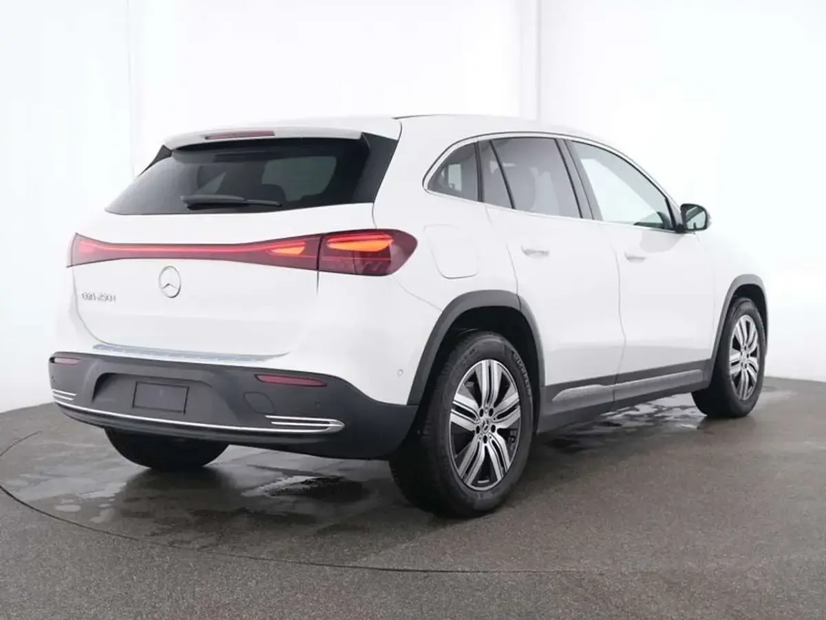 Gebraucht Mercedes EQA250+ Advanced 140 kW (191 PS) 2025 Weiß SUV