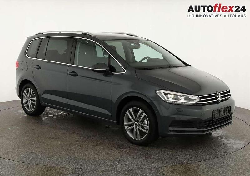 Delfin grau metallic Neu 2025 VW Touran Comfortline Van / Kleinbus | 40.745 € - Bild 1/4
