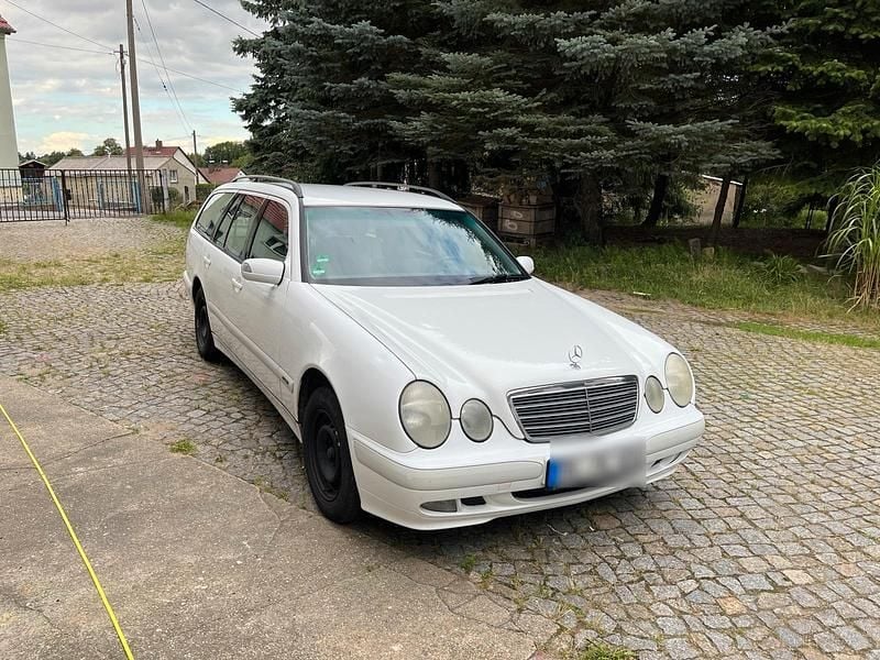 Weiß Gebraucht 1999 Mercedes E200 Kombi | 2.500 € (Fairer Preis) - Bild 1/4
