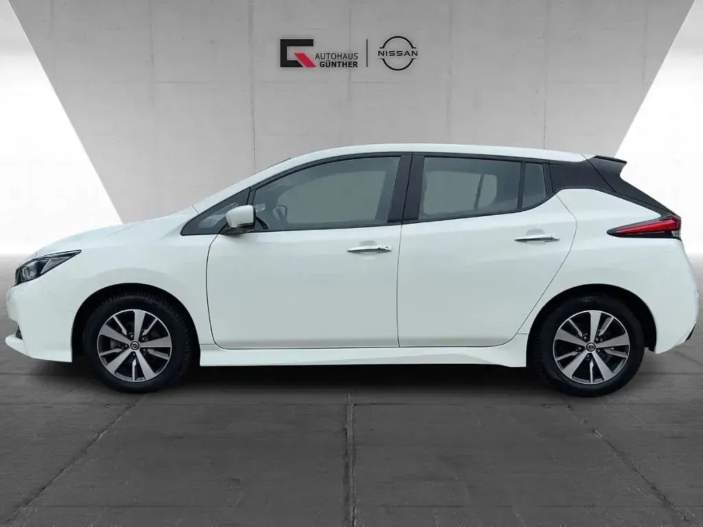Gebraucht Nissan Leaf Acenta 110 kW (150 PS) 2022 Weiß Kleinwagen