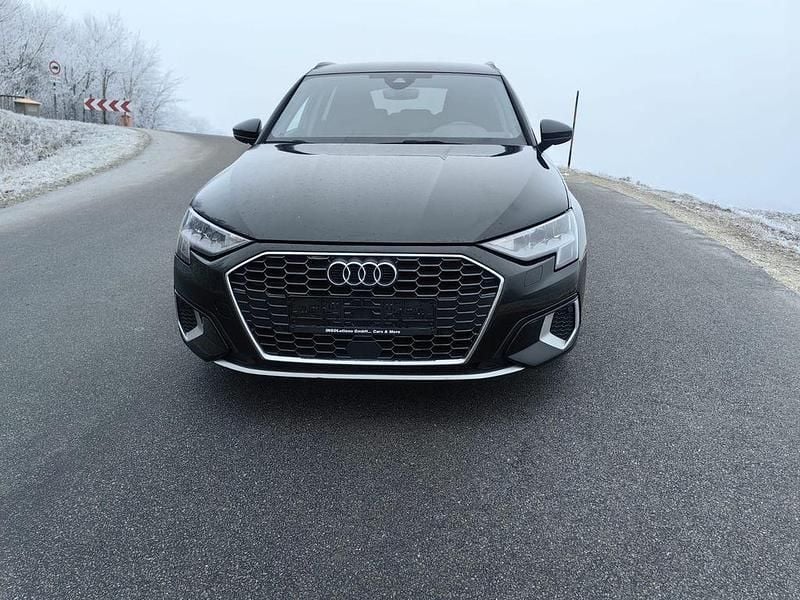 Schwarz Gebraucht 2020 Audi A3 Advanced Limousine | 19.950 € (Superpreis) - Bild 1/4