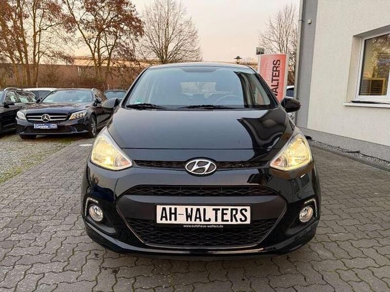 Gebraucht Hyundai i10 Edition 87 PS (63 kW) 2015 Schwarz Kleinwagen