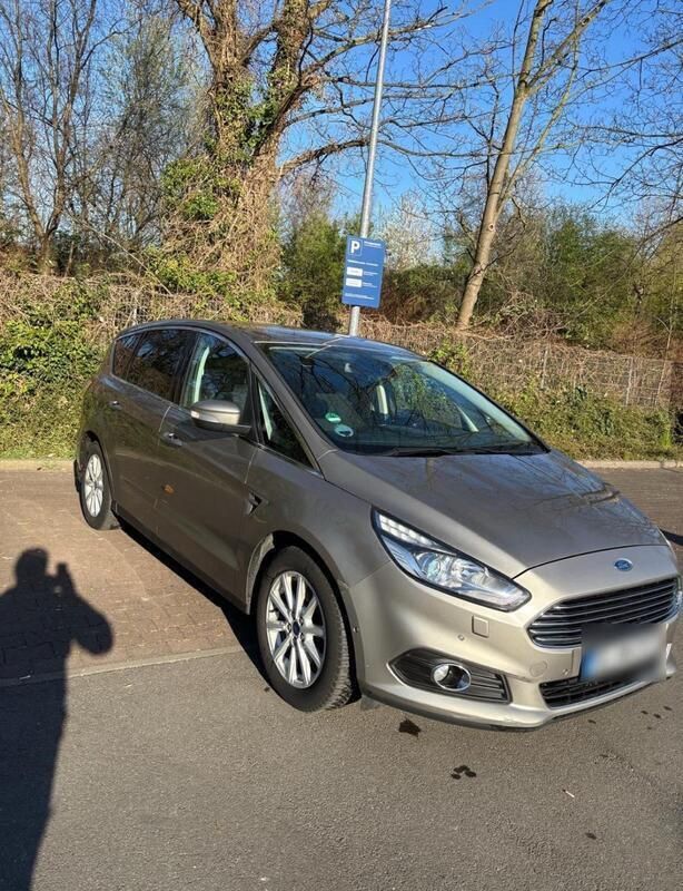 Beige Gebraucht 2018 Ford S-MAX S Van / Kleinbus | 10.800 € (Superpreis) - Bild 1/4