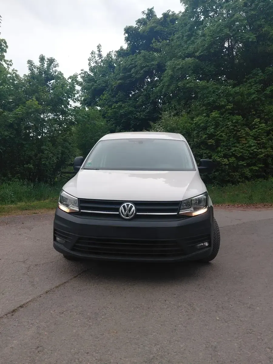 Używany VW Caddy 101 KM (74 kW) 2017 Biały Minivan