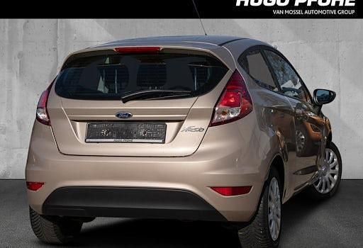 Gebraucht Ford Fiesta Trend 60 PS (44 kW) 2016 Silber Limousine