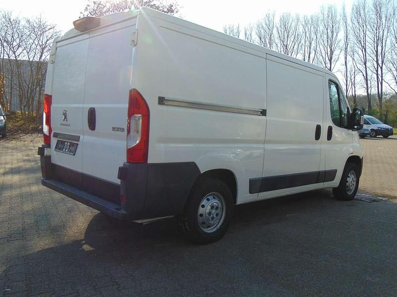 Gebraucht Peugeot Boxer Premium 131 PS (96 kW) 2018 Weiss deckende lackierung Van