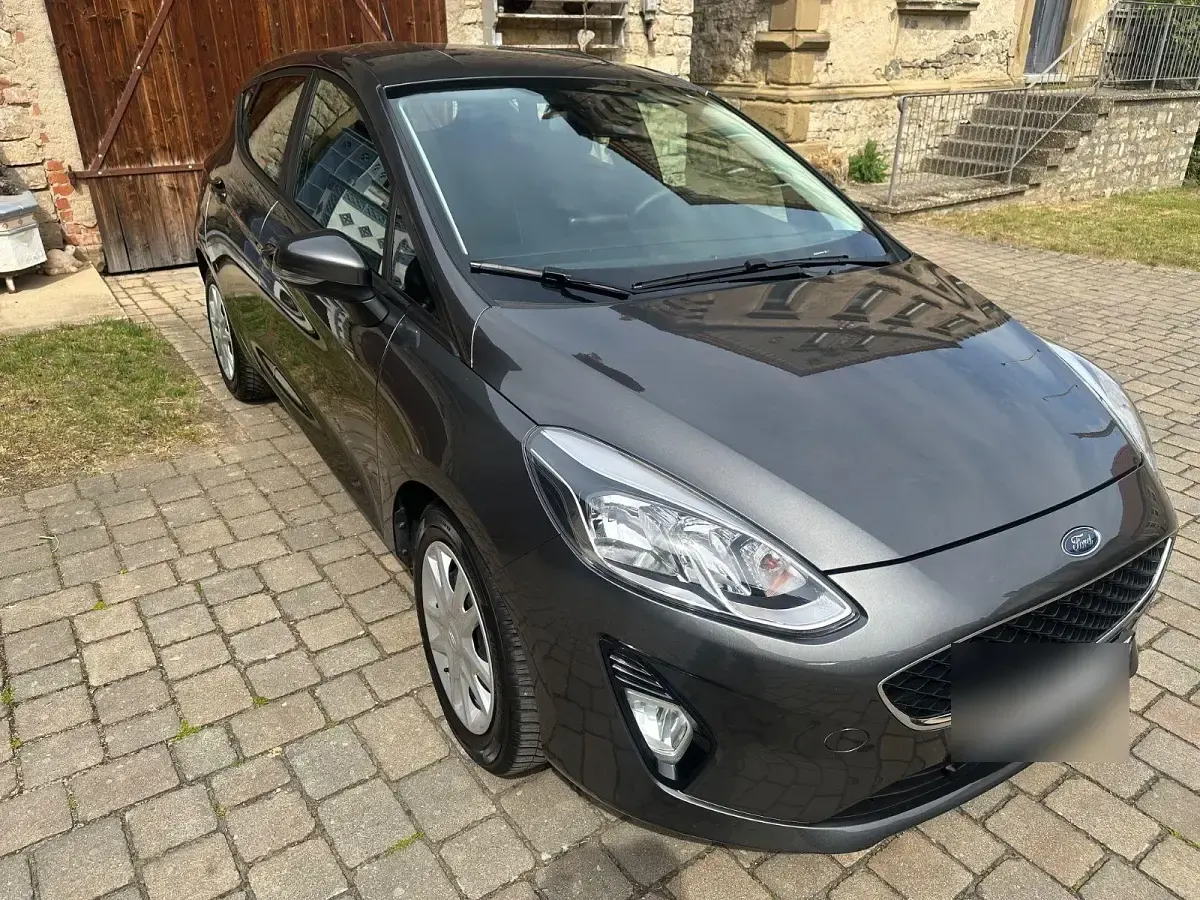 Gebraucht Ford Fiesta Cool & Connect 101 PS (74 kW) 2018 Grau Kleinwagen