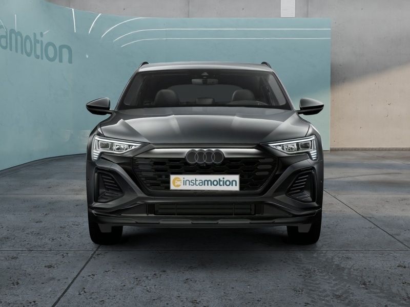 Grau Gebraucht 2024 Audi Q8 e-tron Sport SUV | 73.470 € (Fairer Preis) - Bild 1/4