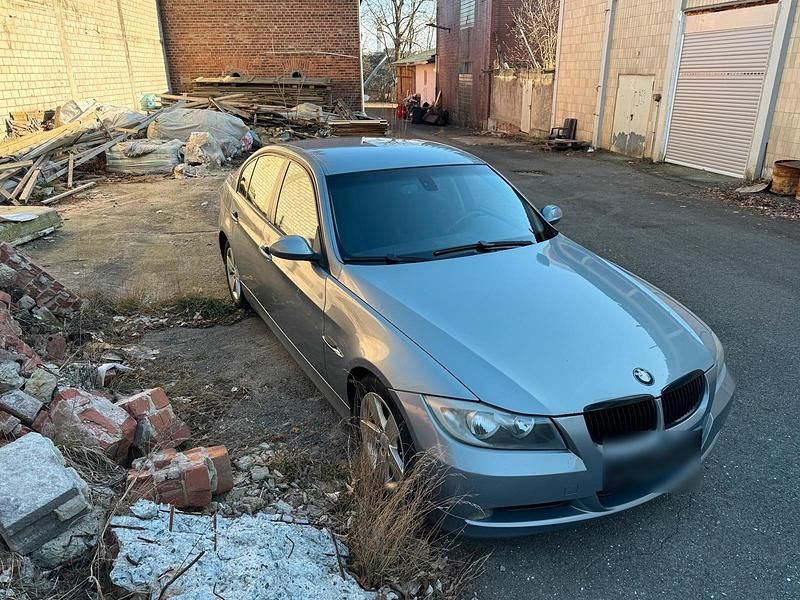 Gebraucht BMW 320 150 PS (110 kW) 2005 Silber Limousine