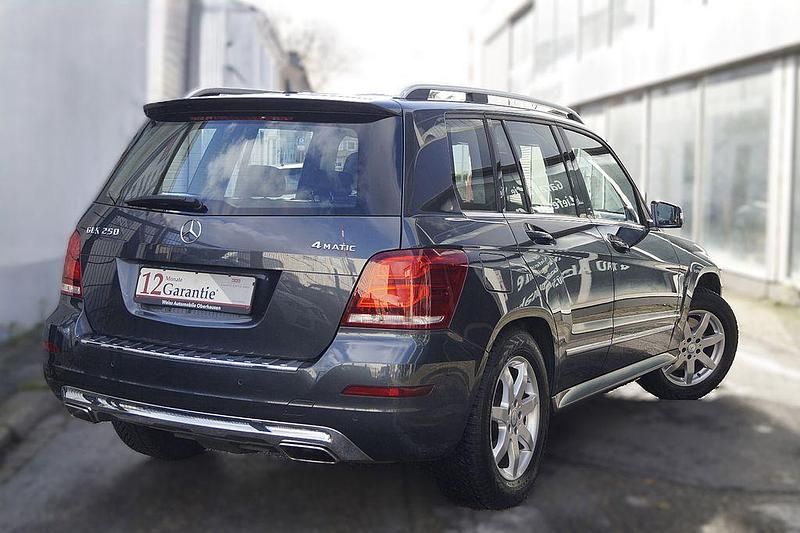 Gebraucht Mercedes GLK250 211 PS (155 kW) 2015 Grau SUV