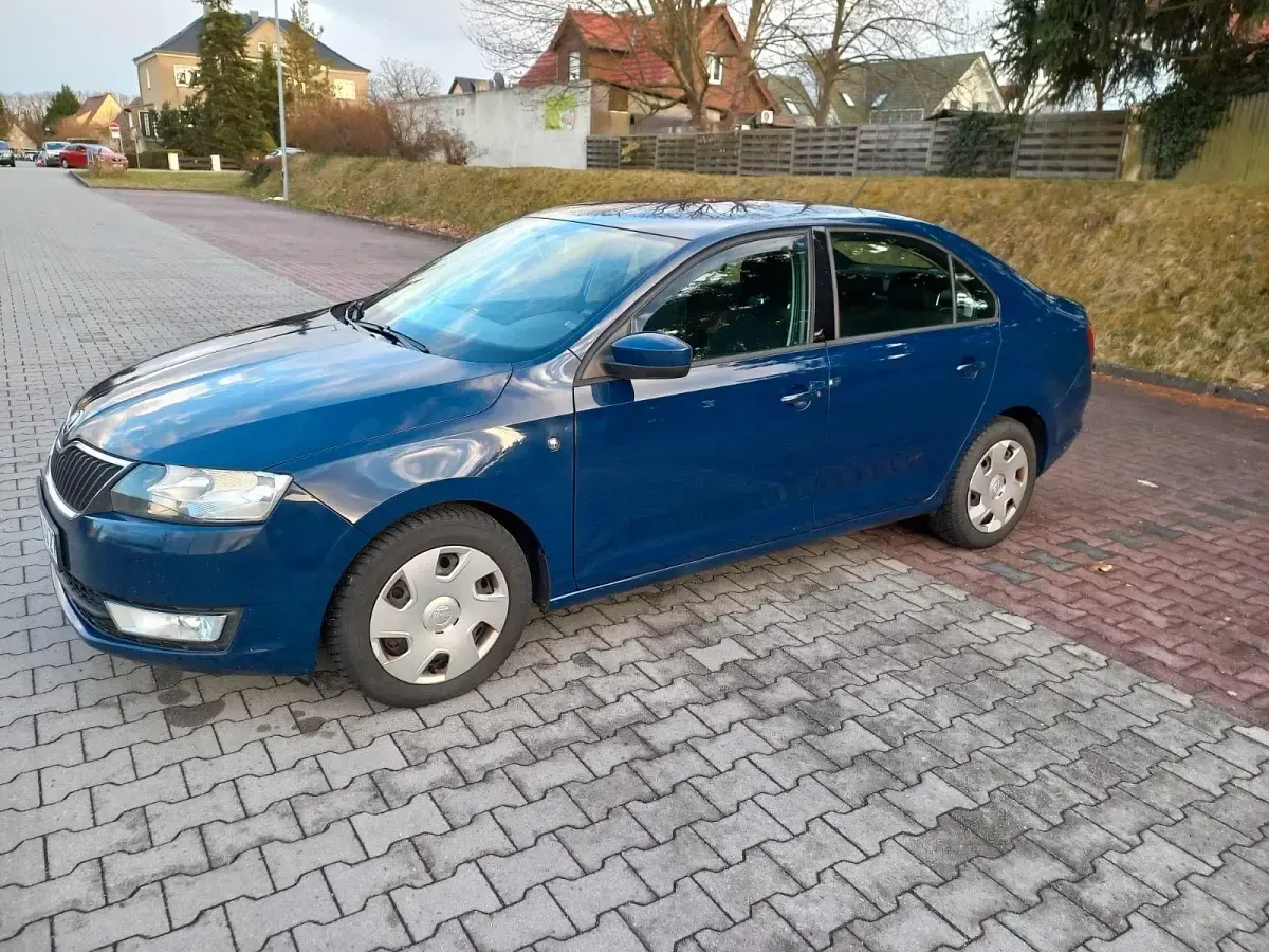 Gebraucht Skoda Rapid Ambition 105 PS (77 kW) 2012 Blau Kleinwagen