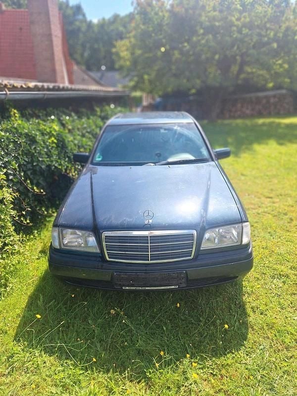 Schwarz Gebraucht 1997 Mercedes C180 Limousine | 1.250 € (Superpreis) - Bild 1/4