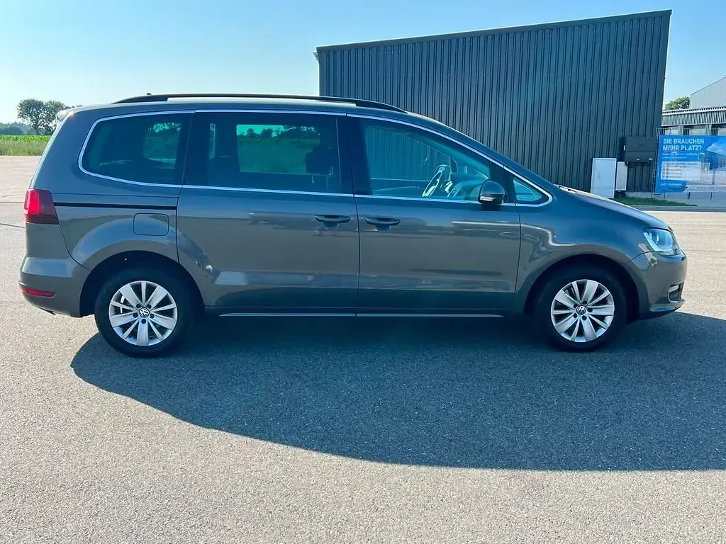 Gebraucht VW Sharan Comfortline 150 PS (110 kW) 2017 Grau Van / Kleinbus