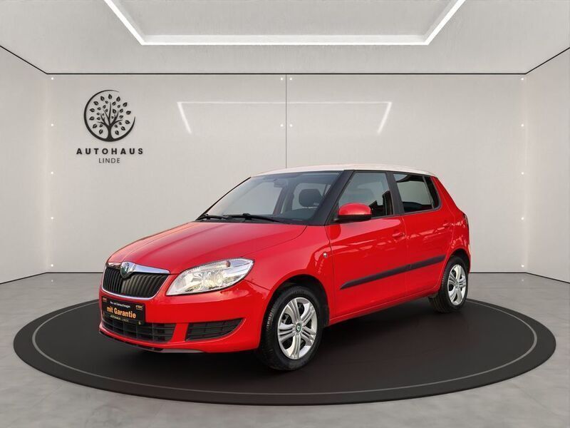 Rot Gebraucht 2011 Skoda Fabia Ambiente Limousine | 3.990 € (Fairer Preis) - Bild 1/4