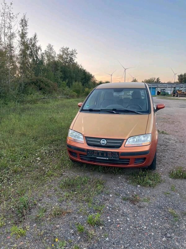 Orange Gebraucht 2005 Fiat Idea Van / Kleinbus | 700 € (Superpreis) - Bild 1/4