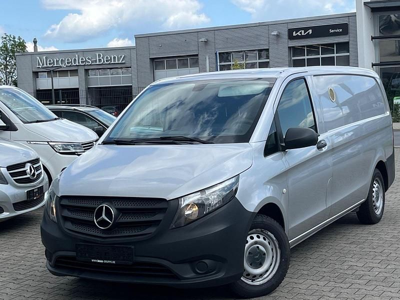 Silber Gebraucht 2017 Mercedes Vito Van / Kleinbus | 18.880 € (Guter Preis) - Bild 1/4