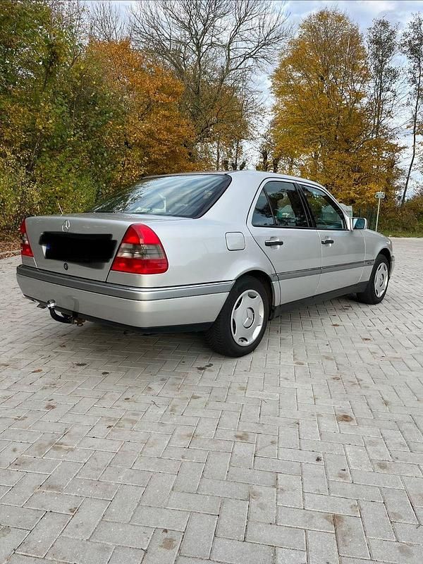 Silber Gebraucht 1996 Mercedes C180 Elegance Limousine | 3.500 € - Bild 1/4