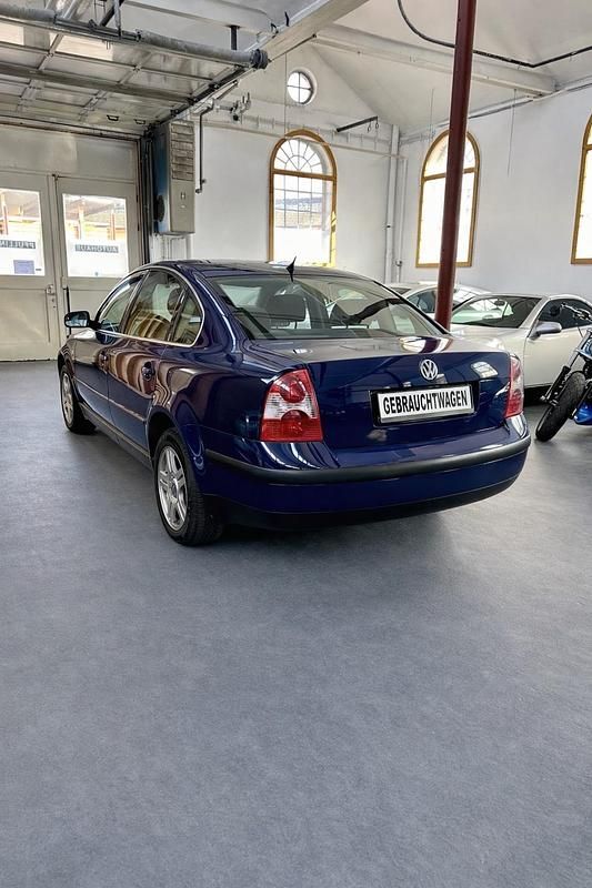 Gebraucht VW Passat 150 PS (110 kW) 2002 Blau Limousine