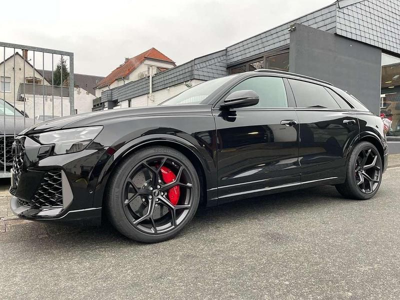 Schwarz Neu 2025 Audi RS Q8 Performance SUV | 145.990 € - Bild 1/4