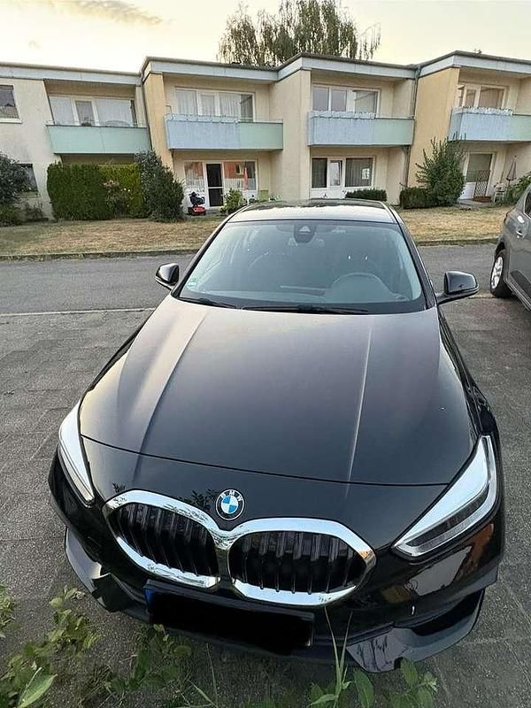 Schwarz Gebraucht 2021 BMW 118 Advantage Kleinwagen | 14.999 € (Superpreis) - Bild 1/4