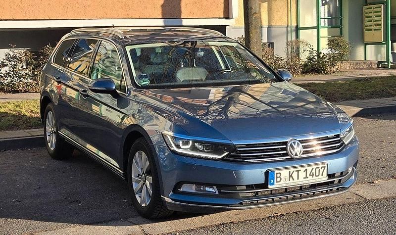 Gebraucht VW Passat 150 PS (110 kW) 2017 Blau Kombi
