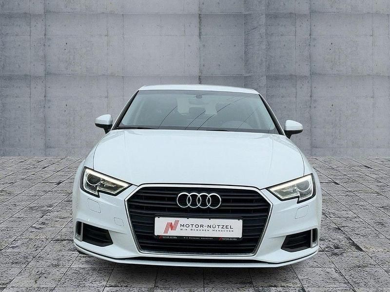 Gebraucht Audi A3 Sport 116 PS (85 kW) 2018 Weiß Limousine