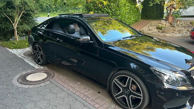 Schwarz Gebraucht 2013 Mercedes 220 AMG Coupé | 16.400 € - Bild 1/4