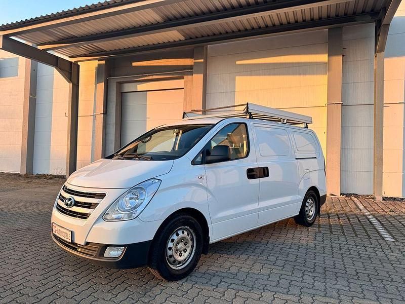 Gebraucht Hyundai H-1 170 PS (125 kW) 2016 Weiß Van / Kleinbus