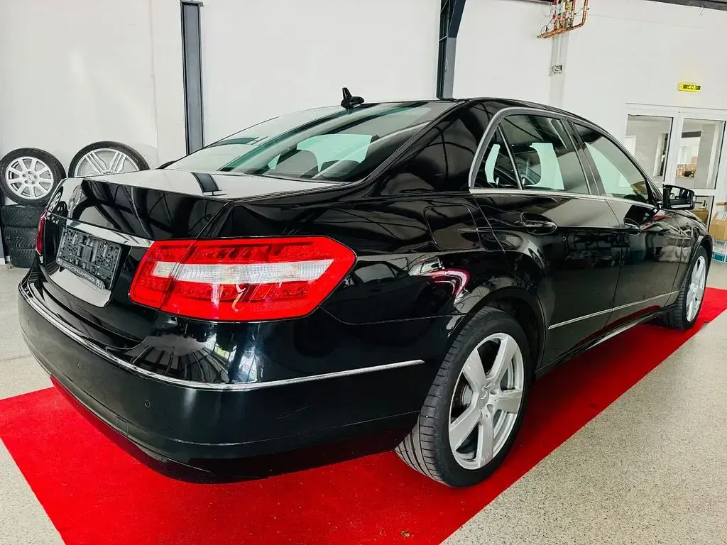 Gebraucht Mercedes E200 136 PS (100 kW) 2011 Schwarz Limousine