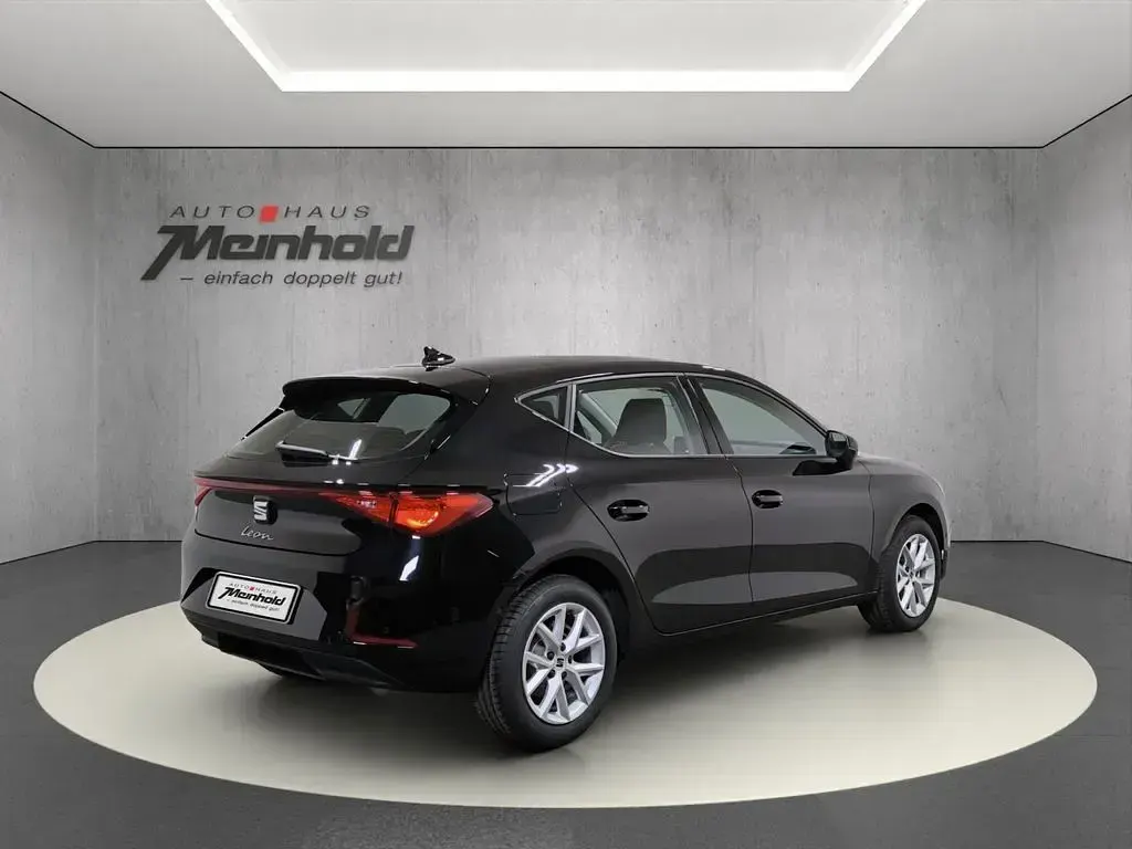 Używany Seat Leon Style 116 KM (85 kW) 2025 Czarny Sedan/Limuzyna