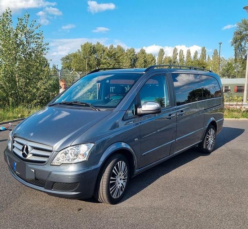 Grau Gebraucht 2013 Mercedes Viano Edition Van / Kleinbus | 22.900 € (Etwas zu teuer) - Bild 1/4
