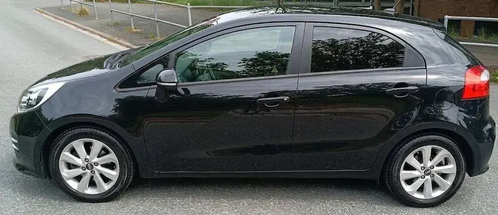 Gebraucht Kia Rio 109 PS (80 kW) 2016 Schwarz Kleinwagen