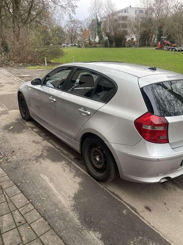 Gebraucht BMW 116 122 PS (89 kW) 2009 Grau Kleinwagen