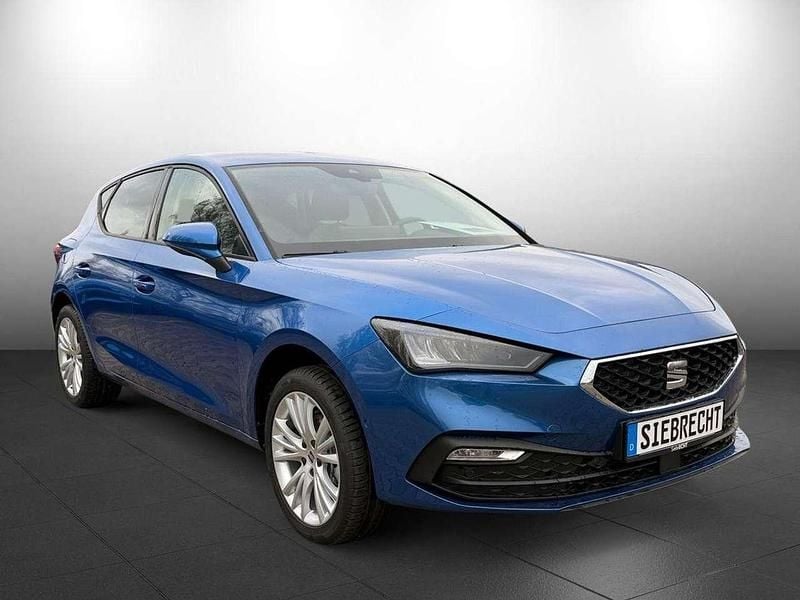 Neu Seat Leon Style 150 PS (110 kW) 2025 Blau Limousine