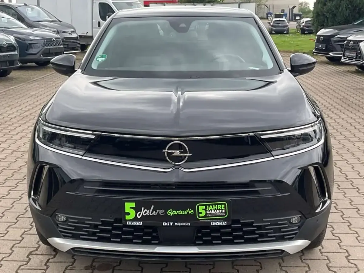 Gebraucht Opel Mokka Elegance 136 PS (100 kW) 2023 Lackierung schwarz perla nera/ SUV
