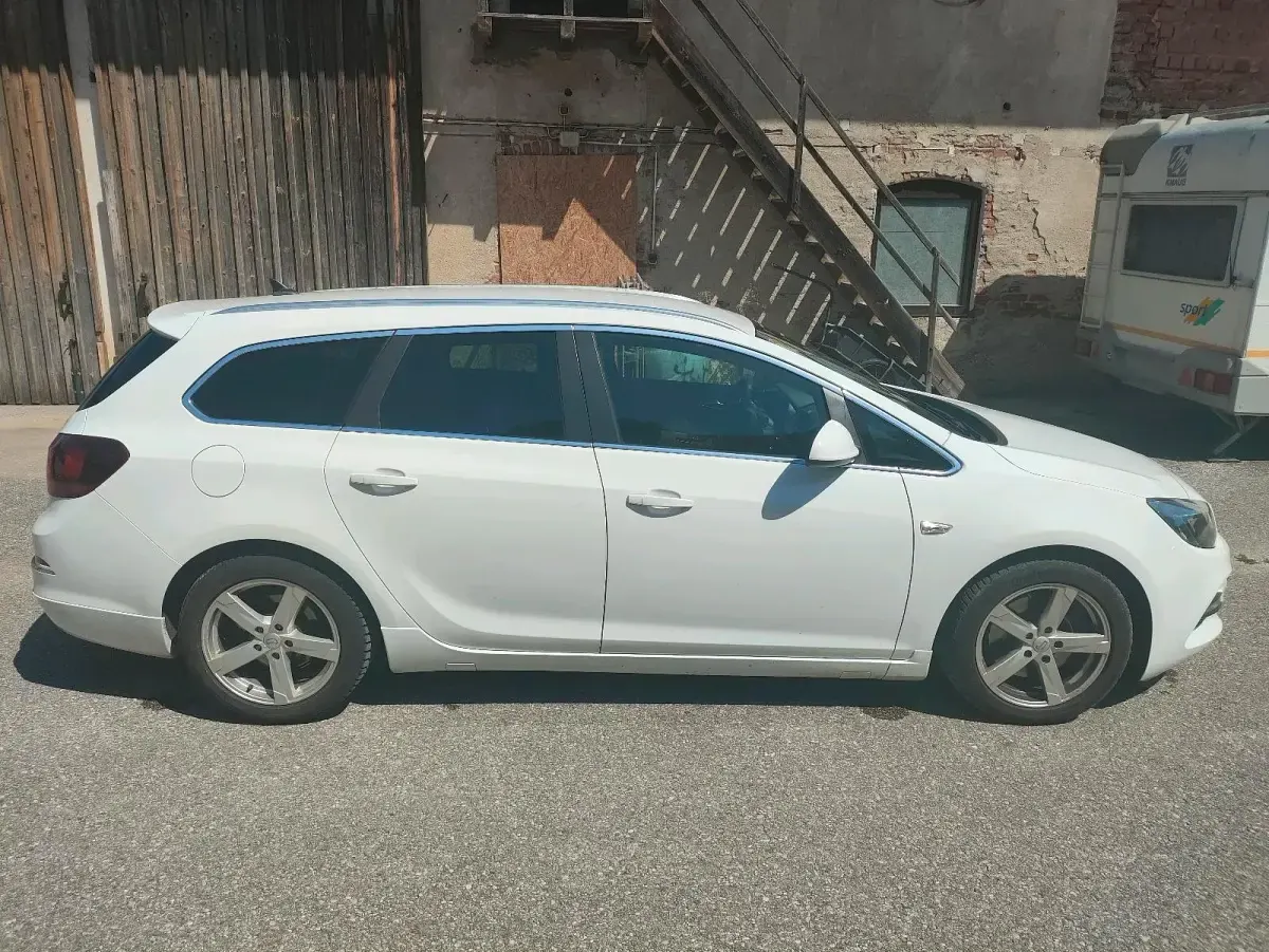 Gebraucht Opel Astra 195 PS (143 kW) 2014 Weiß Kombi