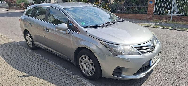 Grau Gebraucht 2013 Toyota Avensis Kombi | 5.500 € (Guter Preis) - Bild 1/3