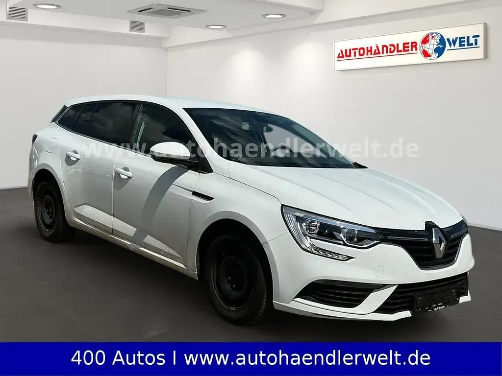 Gebraucht Renault Mégane Play 101 PS (74 kW) 2017 Weiß Limousine