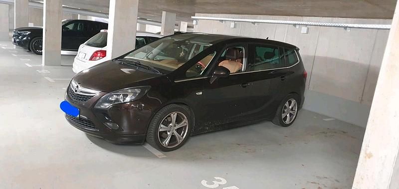 Braun Gebraucht 2016 Opel Zafira Tourer Van / Kleinbus | 9.100 € (Etwas zu teuer) - Bild 1/4