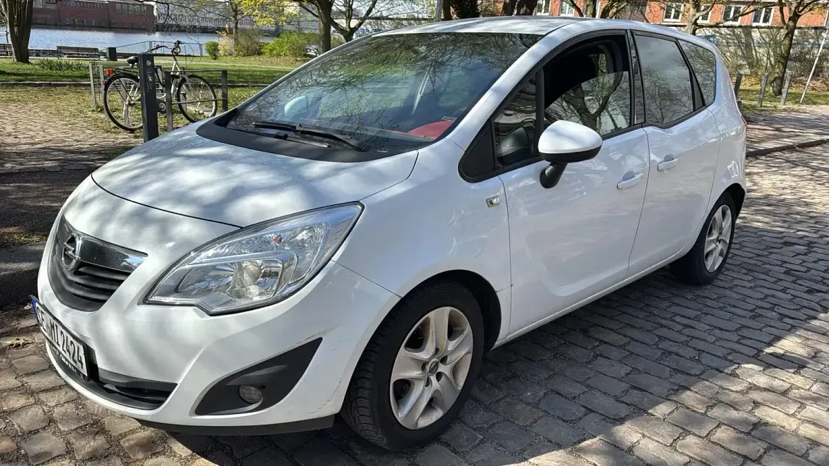 Gebraucht Opel Meriva 102 PS (75 kW) 2011 Weiß Van / Kleinbus