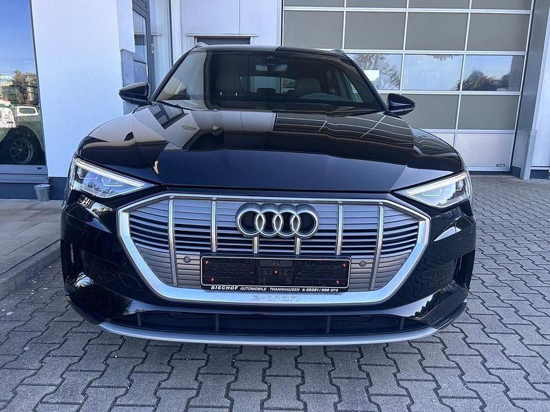 Gebraucht Audi e-tron Advanced 300 kW (408 PS) 2023 Mythosschwarz metallic SUV