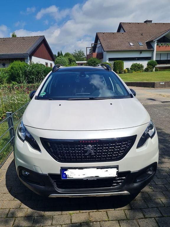 Weiß Gebraucht 2017 Peugeot 2008 GT-line SUV | 13.600 € (Teuer) - Bild 1/4