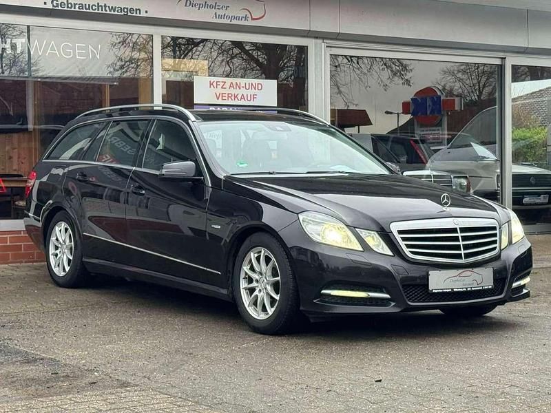 Gebraucht Mercedes E350 231 PS (169 kW) 2011 Obsidianschwarz  metalliclack Kombi