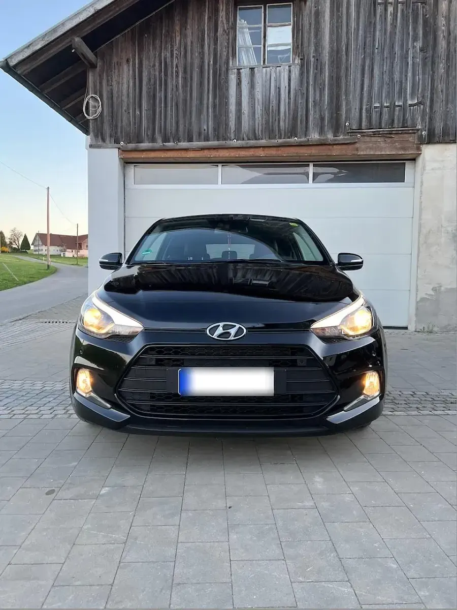 Gebraucht Hyundai i20 Style 101 PS (74 kW) 2016 Schwarz Coupé