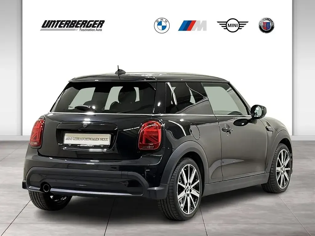 Używany Mini Cooper 136 KM (100 kW) 2023 Czarny Hatchback
