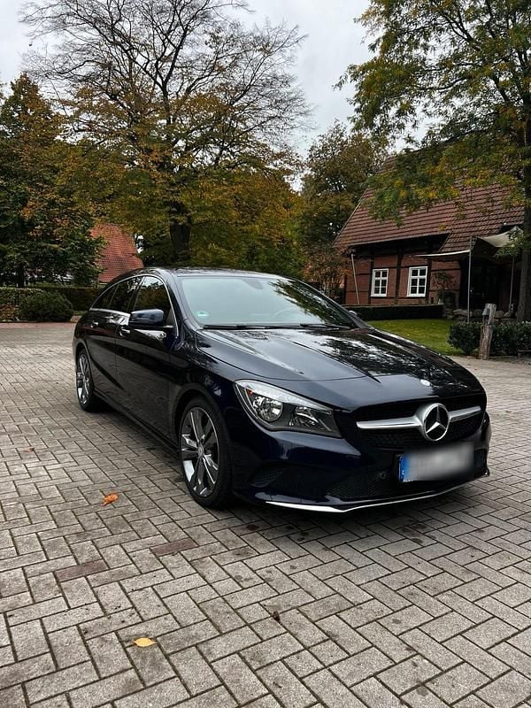 Blau Gebraucht 2016 Mercedes CLA180 Shooting Brake Kombi | 15.800 € (Etwas zu teuer) - Bild 1/4